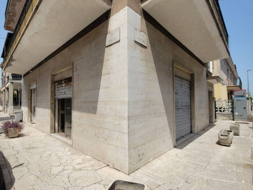 negozio in affitto a Guidonia Montecelio in zona La Botte