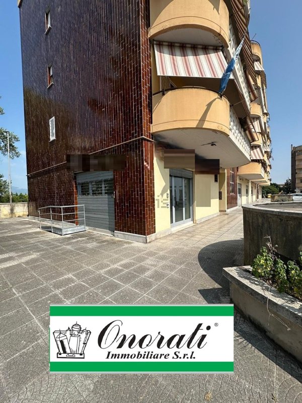 locale commerciale in affitto a Guidonia Montecelio