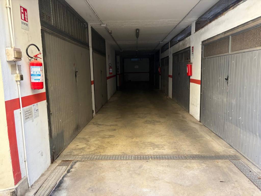 box auto in affitto a Guidonia Montecelio in zona La Botte