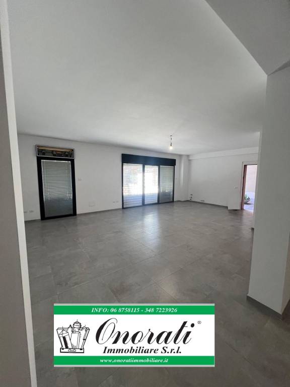 locale commerciale in affitto a Guidonia Montecelio