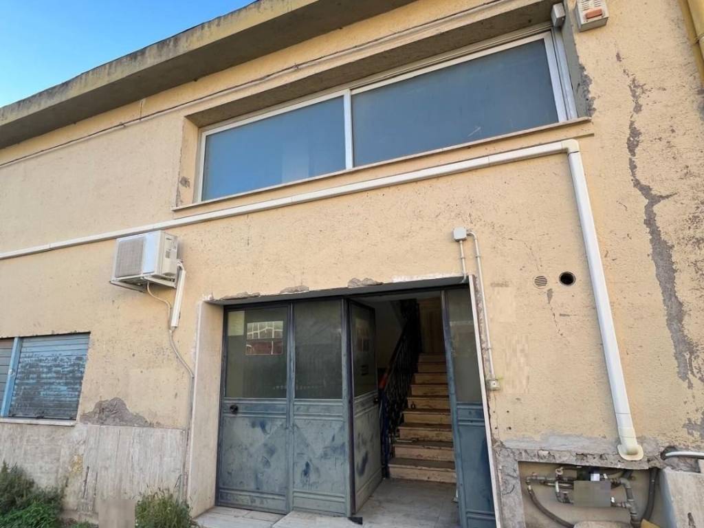 locale commerciale in affitto a Guidonia Montecelio
