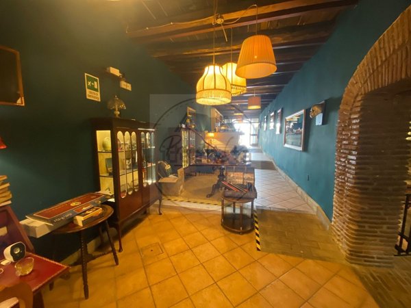 locale commerciale in affitto a Lanuvio