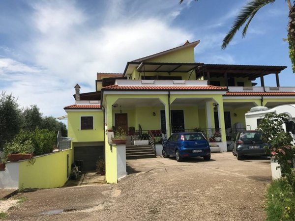appartamento in affitto a Lanuvio in zona Sambuco