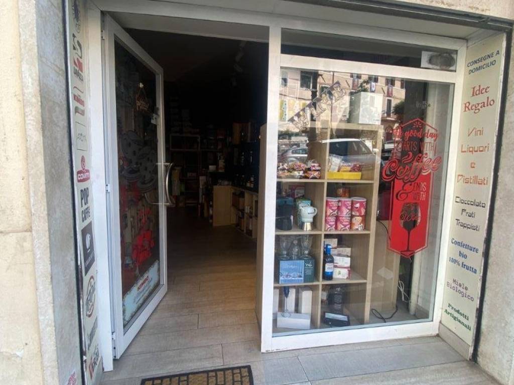 negozio in affitto a Lanuvio