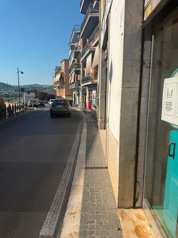 locale commerciale in affitto a Lanuvio