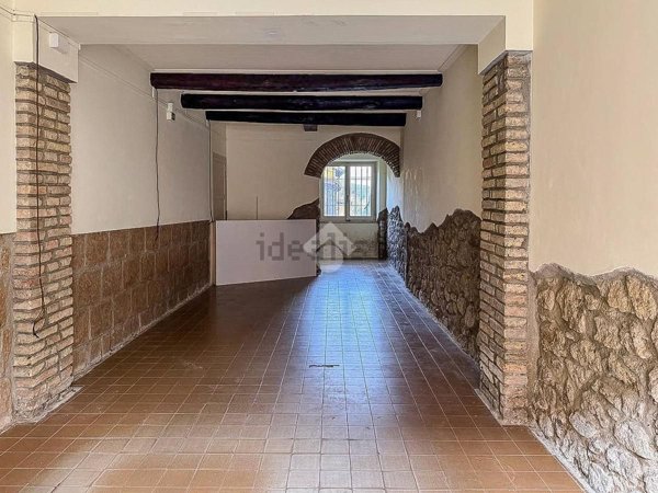 locale commerciale in affitto a Manziana