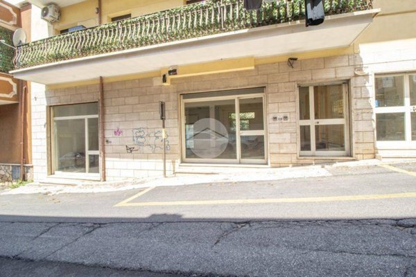 negozio in affitto a Marcellina