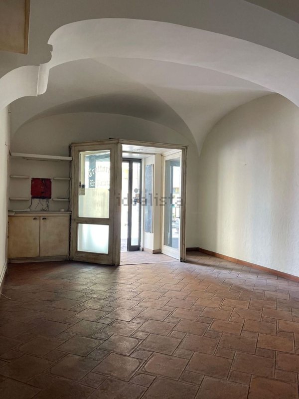 locale commerciale in affitto a Marino