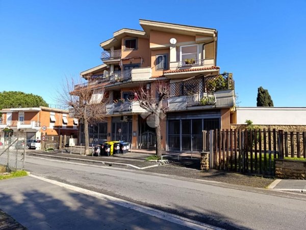 locale commerciale in affitto a Marino in zona Poggio delle Mole