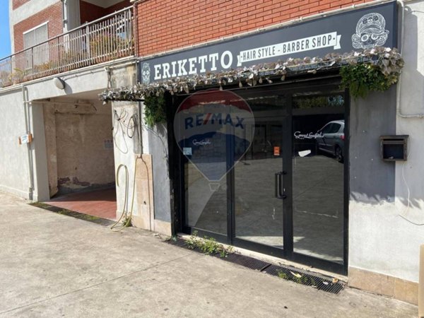 negozio in affitto a Marino in zona Santa Maria delle Mole