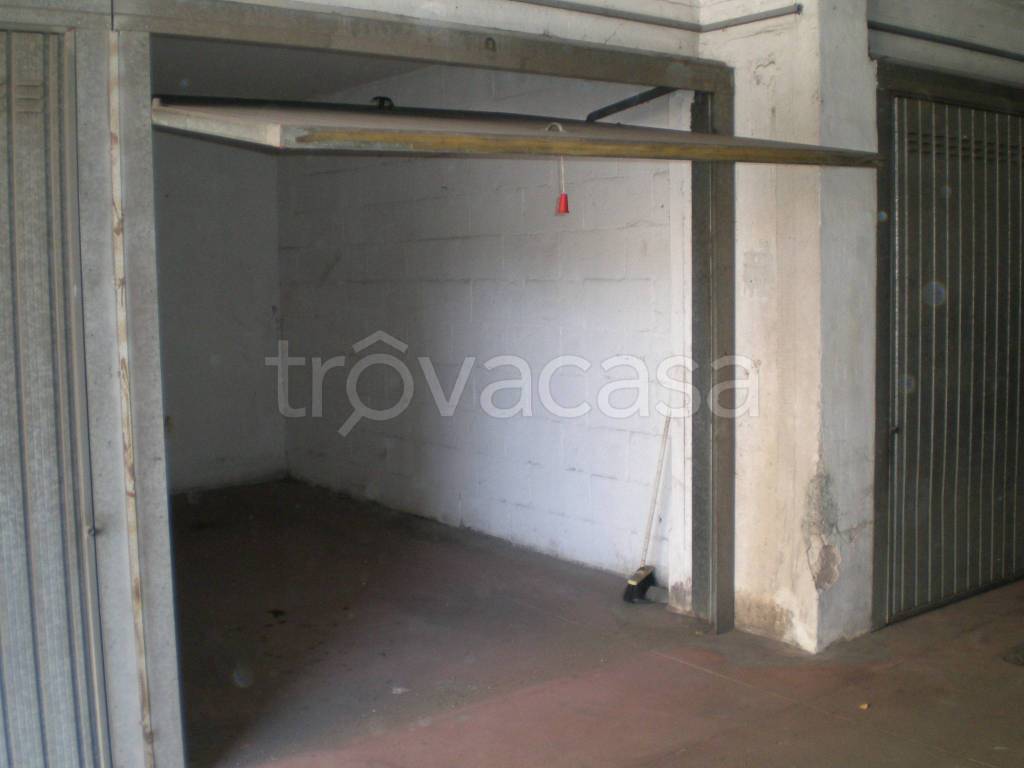 locale di sgombero in affitto a Marino