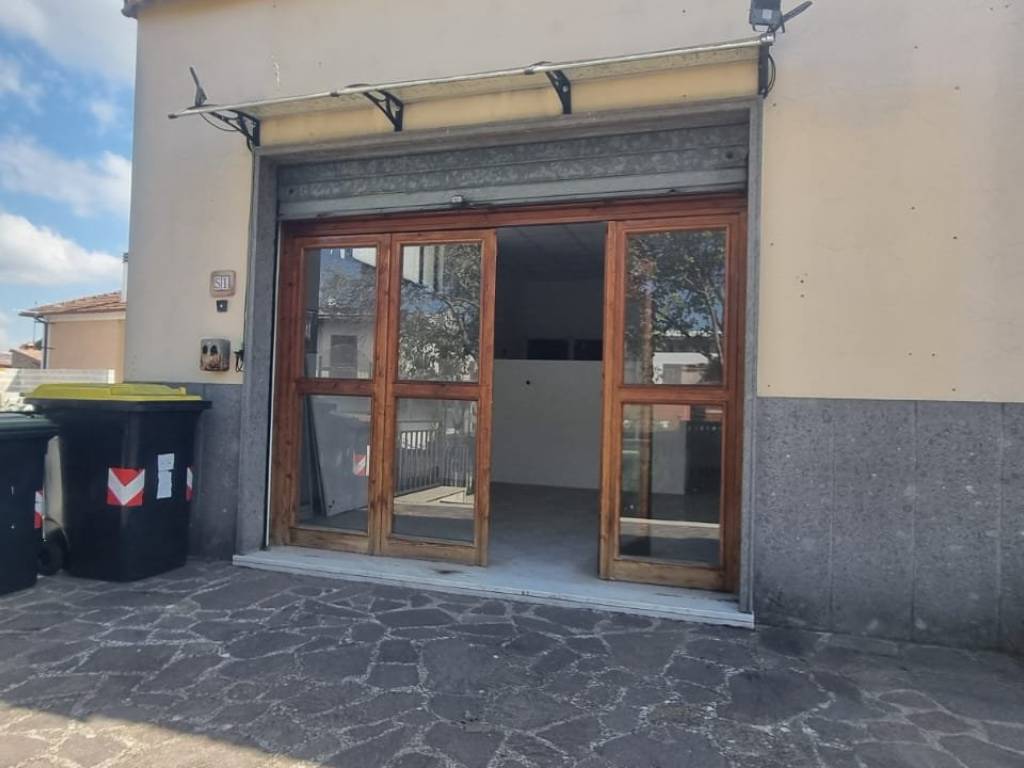 negozio in affitto a Marino in zona Castelluccia