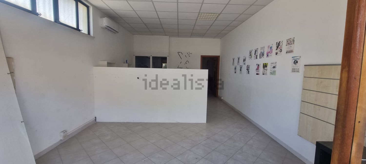 locale commerciale in affitto a Marino