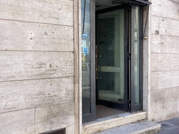 locale commerciale in affitto a Marino