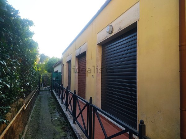 locale commerciale in affitto a Marino
