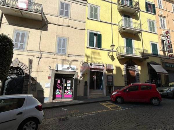 negozio in affitto a Marino