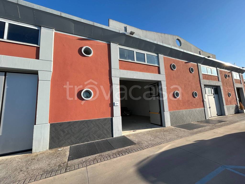 negozio in affitto a Marino