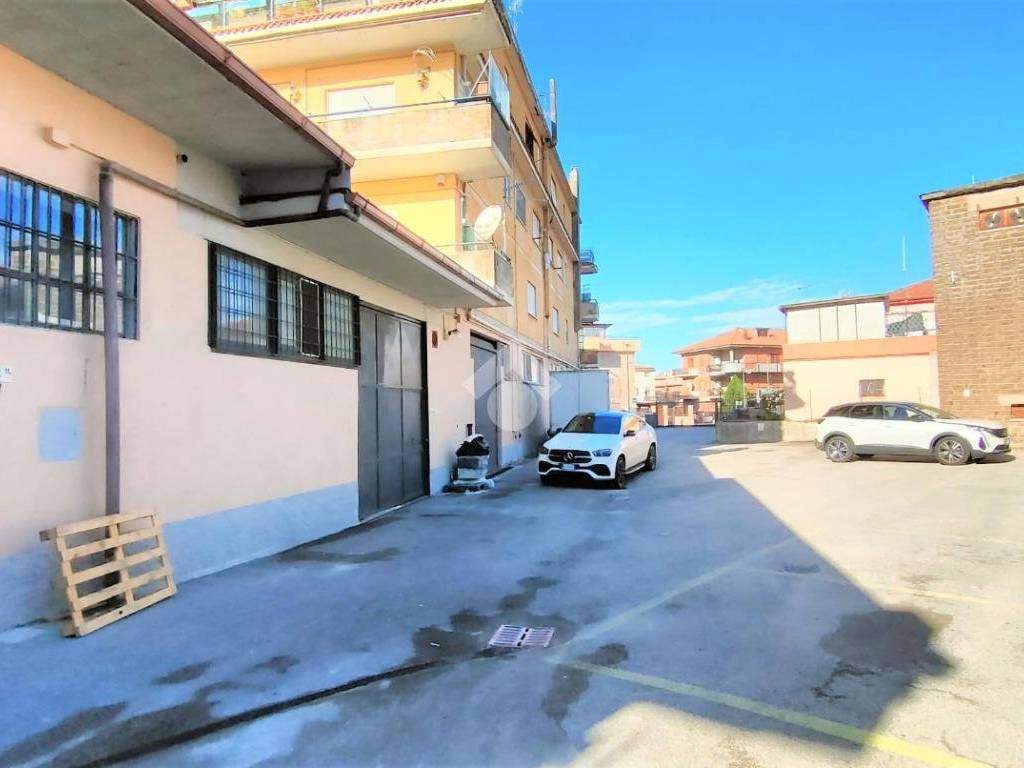 locale commerciale in affitto a Marino in zona Cava dei Selci