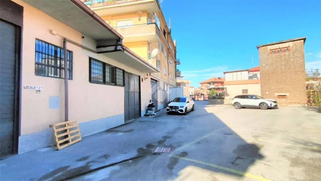 locale commerciale in affitto a Marino in zona Cava dei Selci