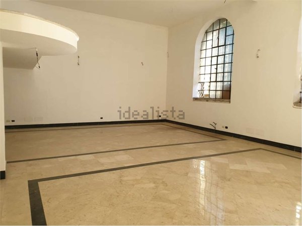 locale commerciale in affitto a Marino