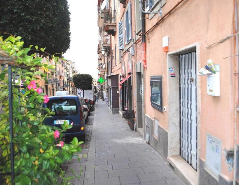 locale commerciale in affitto a Marino