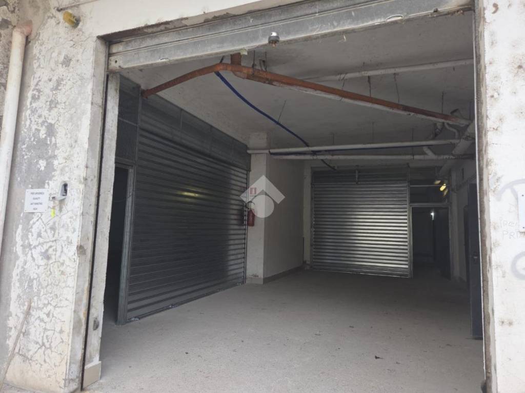 locale commerciale in affitto a Marino in zona Cava dei Selci