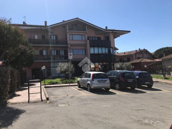 locale commerciale in affitto a Marino in zona Poggio delle Mole