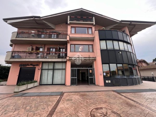 locale commerciale in affitto a Marino in zona Poggio delle Mole