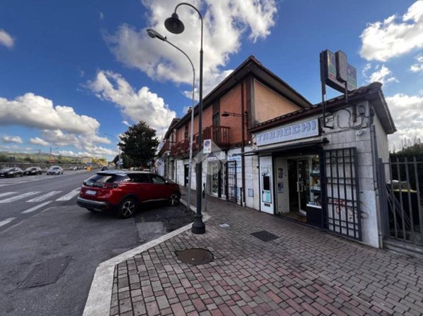 negozio in affitto a Marino in zona Frattocchie