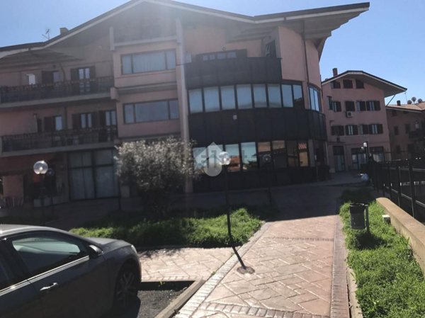 locale commerciale in affitto a Marino in zona Poggio delle Mole