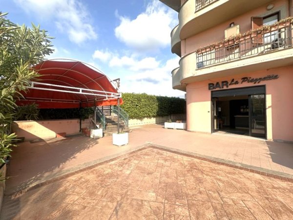 negozio in affitto a Marino in zona Poggio delle Mole