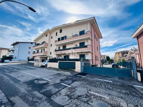 negozio in affitto a Marino in zona Cava dei Selci