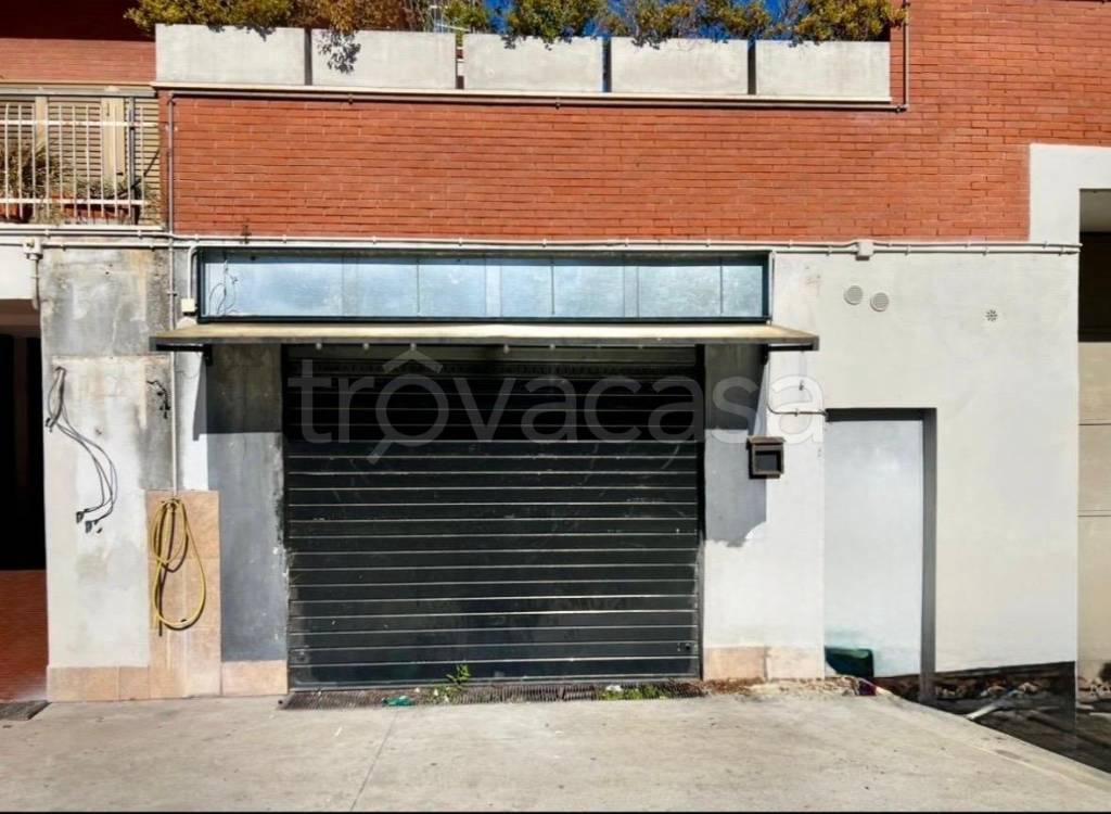 negozio in affitto a Marino in zona Santa Maria delle Mole