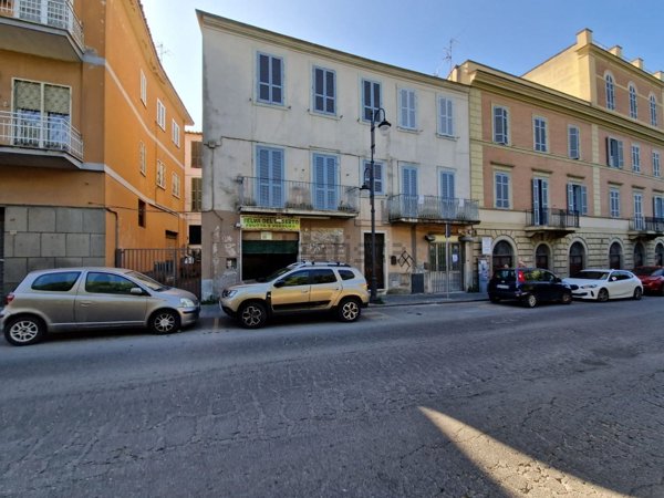 locale commerciale in affitto a Marino