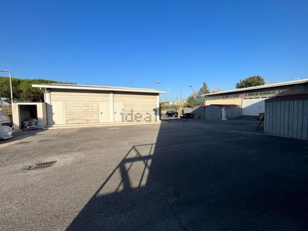 locale commerciale in affitto a Marino