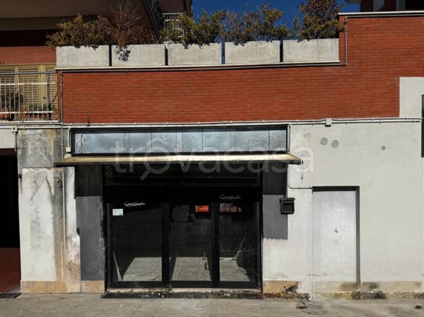 negozio in affitto a Marino in zona Santa Maria delle Mole