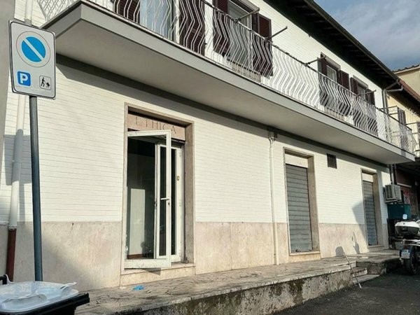 negozio in affitto a Marino in zona Castelluccia