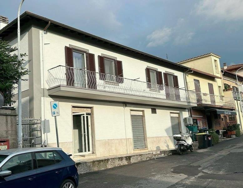 locale commerciale in affitto a Marino in zona Castelluccia