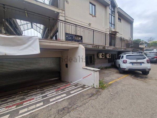 locale commerciale in affitto a Marino in zona Santa Maria delle Mole