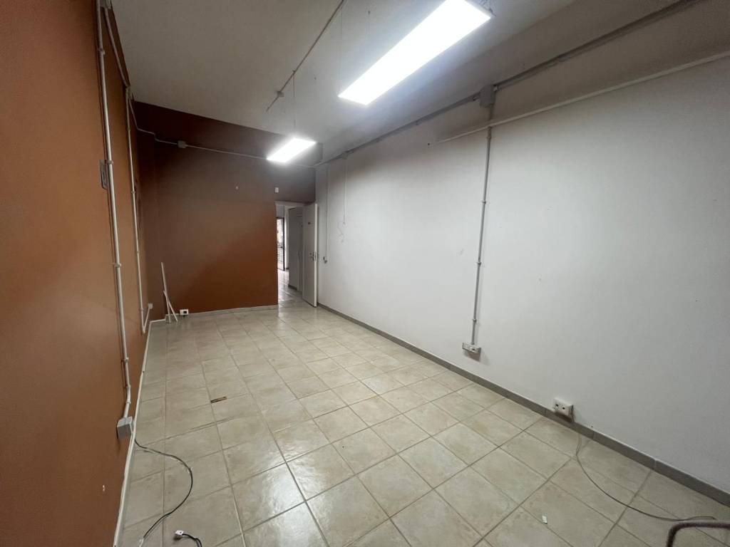 negozio in affitto a Marino in zona Castelluccia