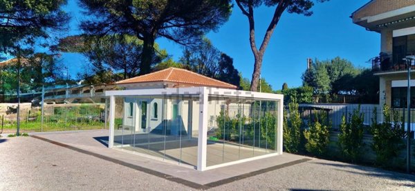 locale commerciale in affitto a Marino