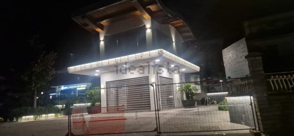 locale commerciale in affitto a Marino