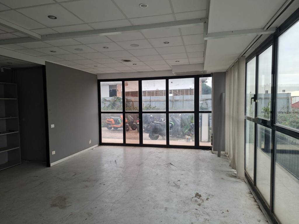 ufficio in affitto a Marino in zona Due Santi