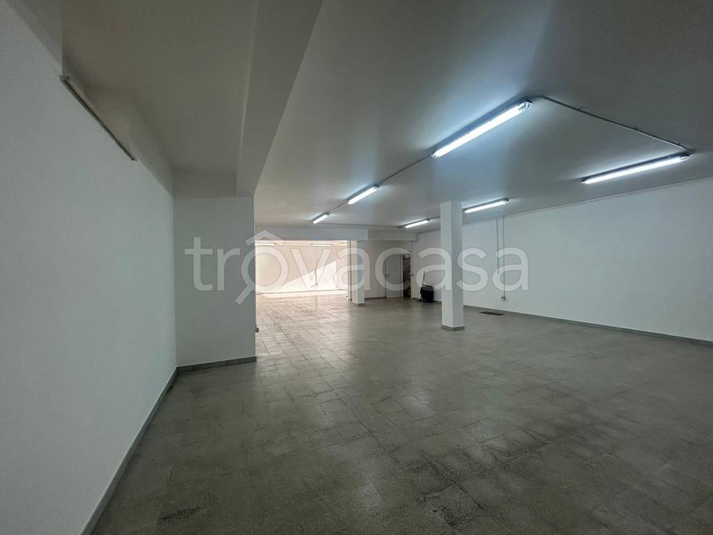 locale commerciale in affitto a Marino in zona Poggio delle Mole