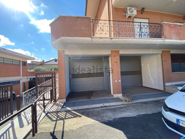 ufficio in affitto a Marino in zona Santa Maria delle Mole