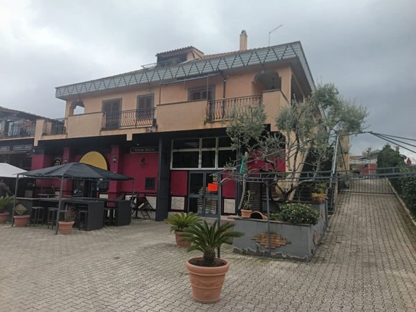 negozio in affitto a Marino