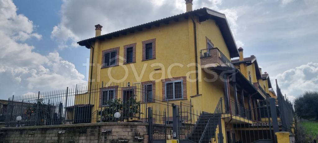 casa indipendente in affitto a Marino in zona Frattocchie