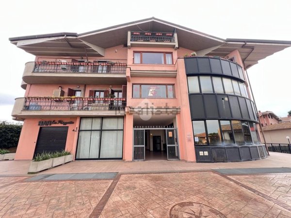 negozio in affitto a Marino in zona Poggio delle Mole