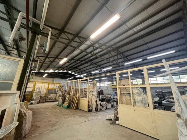 locale commerciale in affitto a Marino in zona Castelluccia