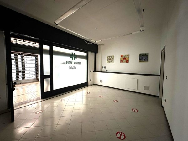 locale commerciale in affitto a Marino